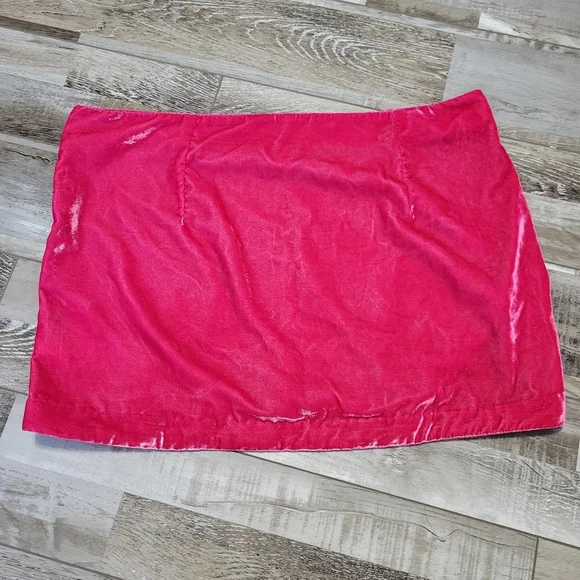10 Free People Annalise Hot Pink Velvet Mini Skirt - Picture 4 of 7